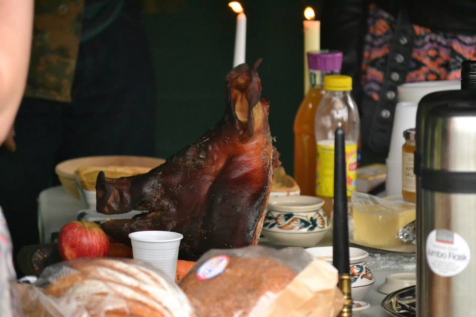A roast pig's head